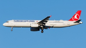 Photo of TC-JRN - Airbus A321-231 operated by Turkish Airlines