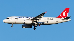 Photo of TC-JPH - Airbus A320-232 operated by Turkish Airlines