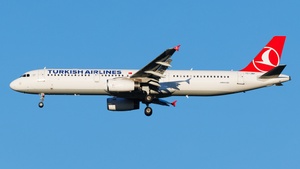 Photo with serial 5025 - Airbus A321-231