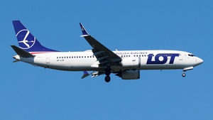 Photo of SP-LVR - Boeing 737 MAX 8 operated by LOT Polish Airlines