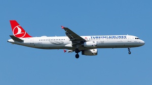 Photo of TC-JRN - Airbus A321-231 operated by Turkish Airlines
