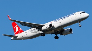 Photo of TC-JSP - Airbus A321-231 operated by Turkish Airlines