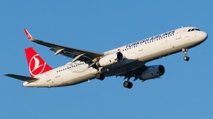 Photo of TC-JSE - Airbus A321-231 operated by Turkish Airlines