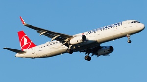 Photo of TC-JSN - Airbus A321-231 operated by Turkish Airlines