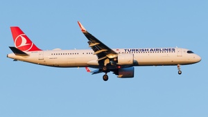 Photo of TC-LPY - Airbus A321-271NX operated by Turkish Airlines