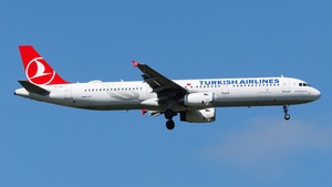 Photo of TC-JSA - Airbus A321-231 operated by Turkish Airlines