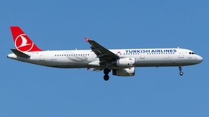 Photo of TC-JML - Airbus A321-231 operated by Turkish Airlines