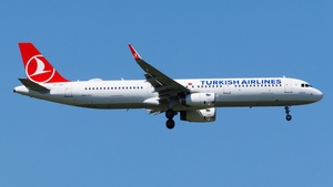 Photo of TC-JSU - Airbus A321-231 operated by Turkish Airlines