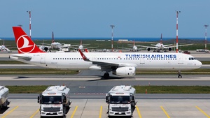 Photo of TC-JTL - Airbus A321-231 operated by Turkish Airlines