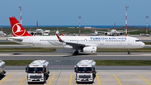 Photo of TC-LBD - Airbus A321-231 operated by Turkish Airlines