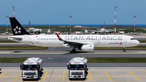 Photo of TC-JSG - Airbus A321-231 operated by Turkish Airlines