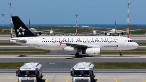 Photo of TC-JPK - Airbus A320-232 operated by Turkish Airlines