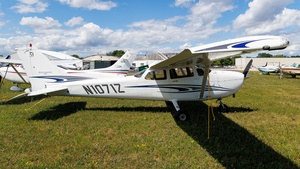 Photo of N1071Z - Cessna 172S Skyhawk SP operated by Wingnuts Flying Club