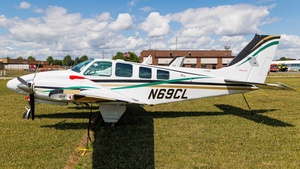 Photo of N69CL - Beechcraft 58 Baron operated by Private