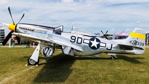 Photo with serial 122-38798 - North American TF-51D Mustang