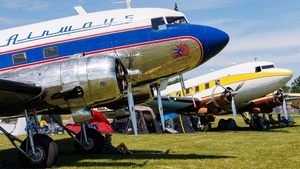 Photo of N25641 - Douglas DC-3C operated by Legend Airways Foundation