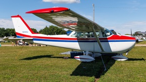Photo of N2585U - Cessna 172D Skyhawk operated by Private