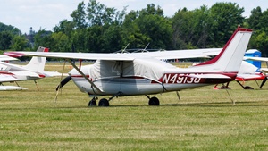 Photo of N4913U - Cessna 210E Centurion operated by Private