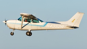 Photo of N4352R - Cessna 172M Skyhawk II operated by Quad City Area Flying Eagles