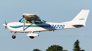 Photo of N7422G - Cessna 172K Skyhawk operated by Lafayette Escadrille Flying Club
