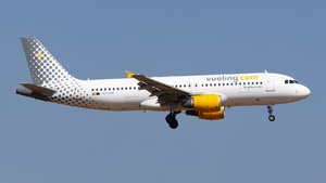 Photo of EC-LOP - Airbus A320-214 operated by Vueling
