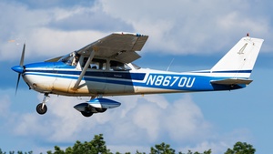 Photo of N8670U - Cessna 172F Skyhawk operated by Private
