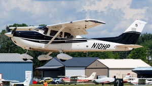 Photo of N10HP - Cessna 182T Skylane operated by Oklahoma Airmen Flying Club