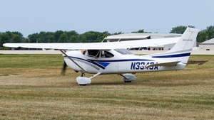 Photo of N334SA - Cessna 182S Skylane operated by Schaumburg Flying Club