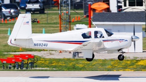 Photo of N6924U - Mooney M20E Super 21 operated by Private