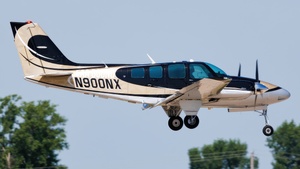 Photo of N900NX - Beechcraft 58 Baron operated by Private