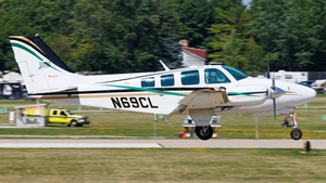 Photo of N69CL - Beechcraft 58 Baron operated by Private