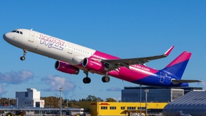 Photo of HA-LXB - Airbus A321-231 operated by Wizz Air