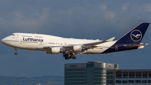 Photo of D-ABVZ - Boeing 747-430 operated by Lufthansa