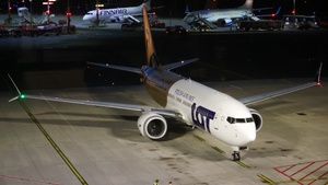 SP-LVK - Boeing 737 MAX 8