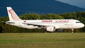 Photo of TS-ITB - Airbus A320-214 operated by Tunisair