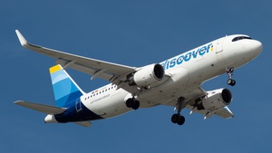 Photo of D-AIUQ - Airbus A320-214 operated by Discover Airlines
