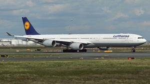 Photo of D-AIHZ - Airbus A340-642 operated by Lufthansa