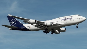 Photo of D-ABVY - Boeing 747-430 operated by Lufthansa