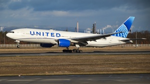 Photo of N784UA - Boeing 777-222(ER) operated by United Airlines