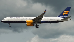 Photo of TF-ISR - Boeing 757-256 operated by Icelandair