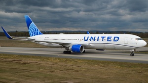 Photo of N661UA - Boeing 767-322(ER) operated by United Airlines
