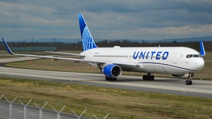 Photo of N661UA - Boeing 767-322(ER) operated by United Airlines
