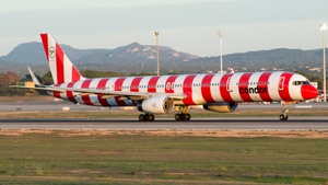 Photo of D-ABOM - Boeing 757-330 operated by Condor