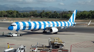 Photo of D-ABOI - Boeing 757-330 operated by Condor