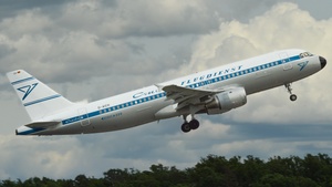 Photo of D-AICH - Airbus A320-212 operated by Condor