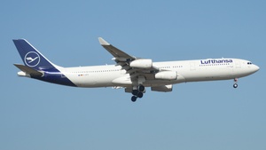 Photo of D-AIFD - Airbus A340-313 operated by Lufthansa