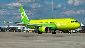 Photo of VP-BCZ - Airbus A320-214 operated by S7 Airlines