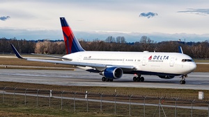 Photo of N155DL - Boeing 767-3P6(ER) operated by Delta Air Lines