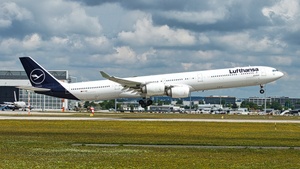 Photo of D-AIHI - Airbus A340-642 operated by Lufthansa