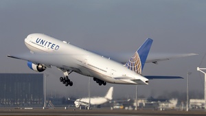 Photo of N224UA - Boeing 777-222(ER) operated by United Airlines